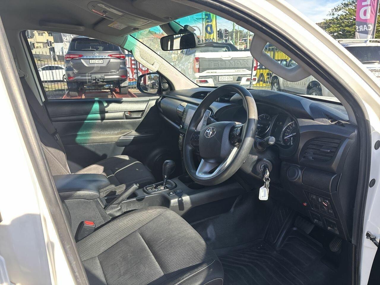 2021 Toyota Hilux SR in White