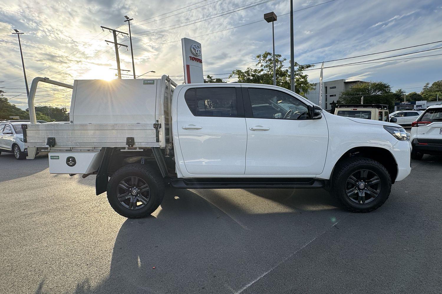 2023 Toyota Hilux SR in White