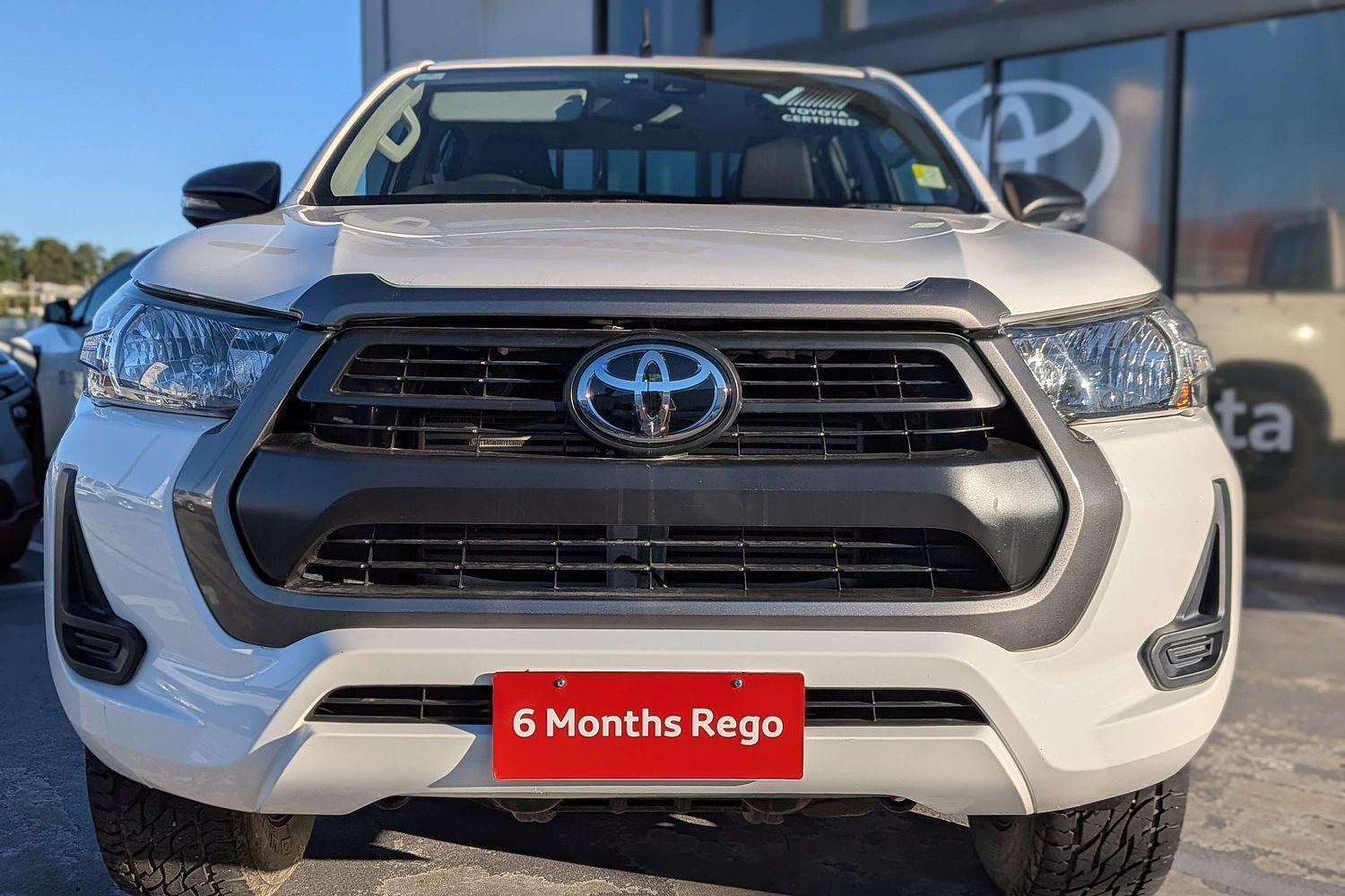 2020 Toyota Hilux SR in White
