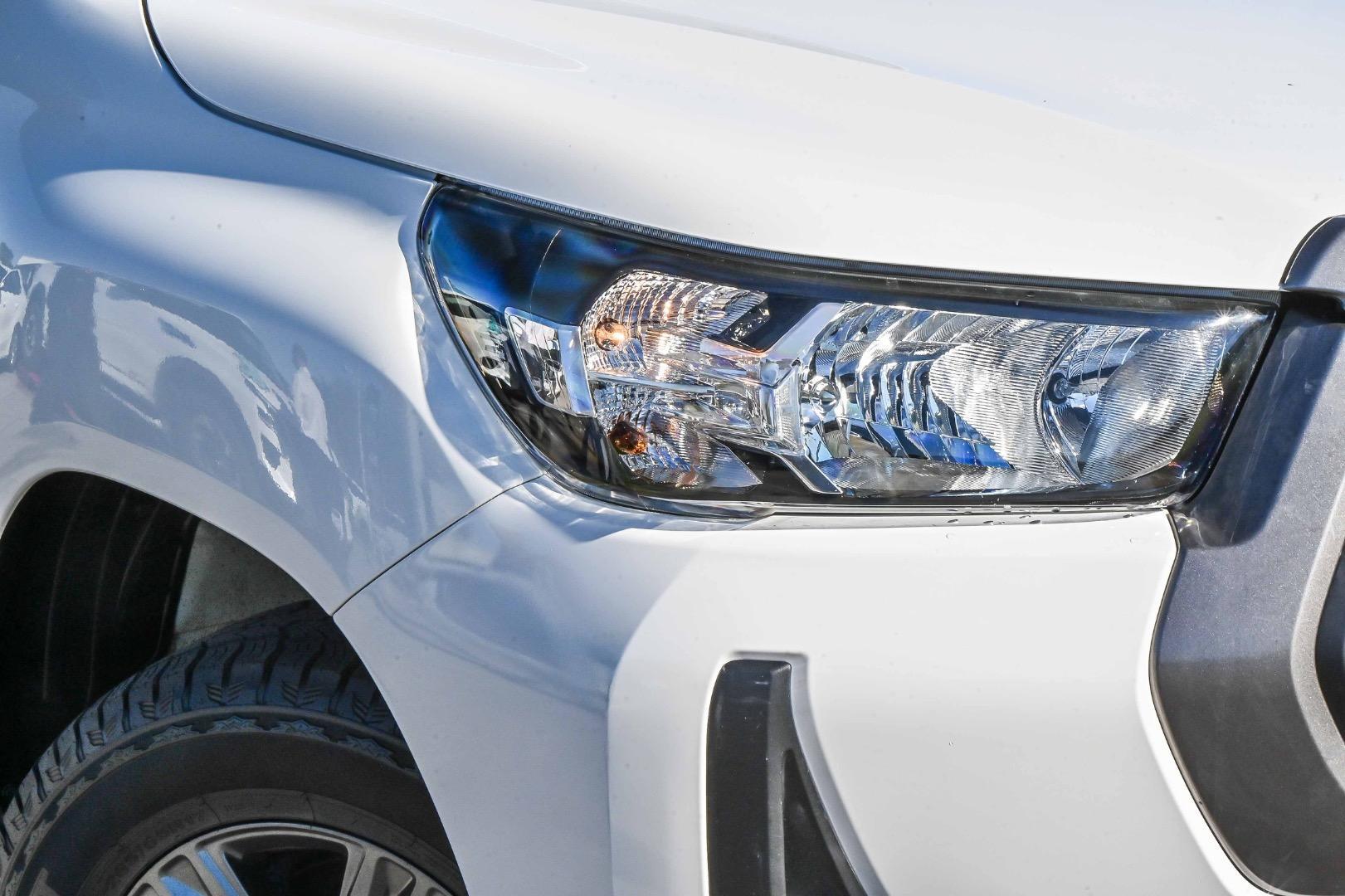 2023 Toyota Hilux SR in White