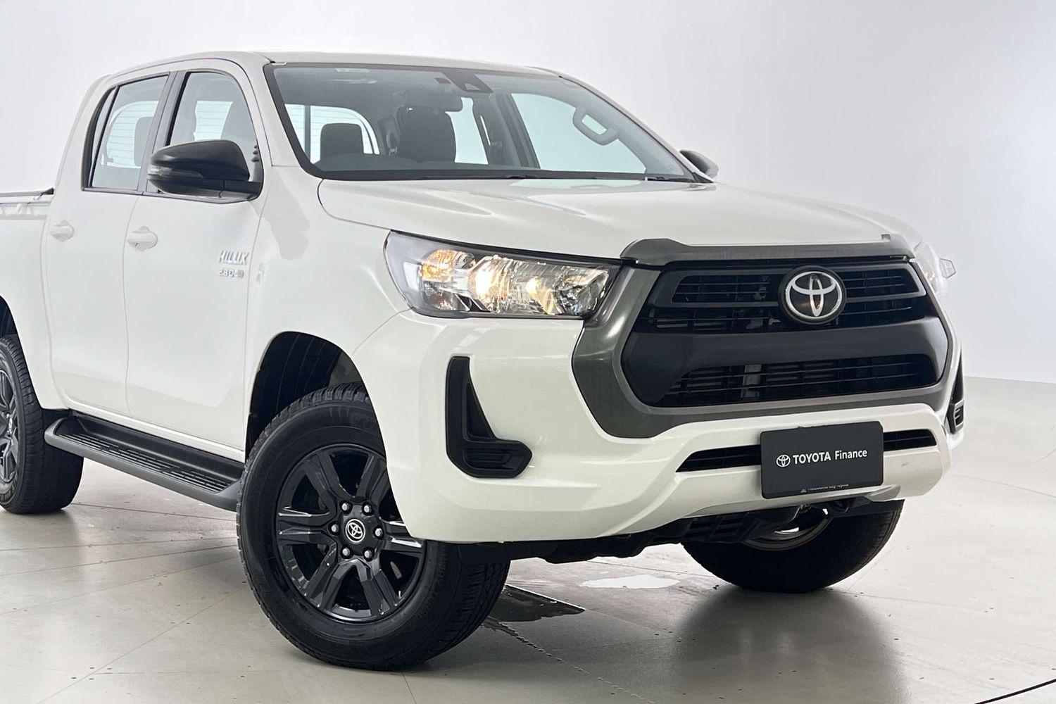 2023 Toyota Hilux SR in White