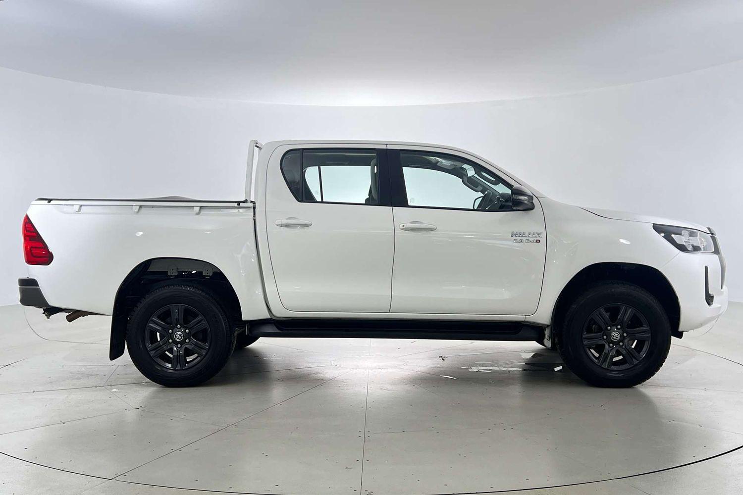 2023 Toyota Hilux SR in White