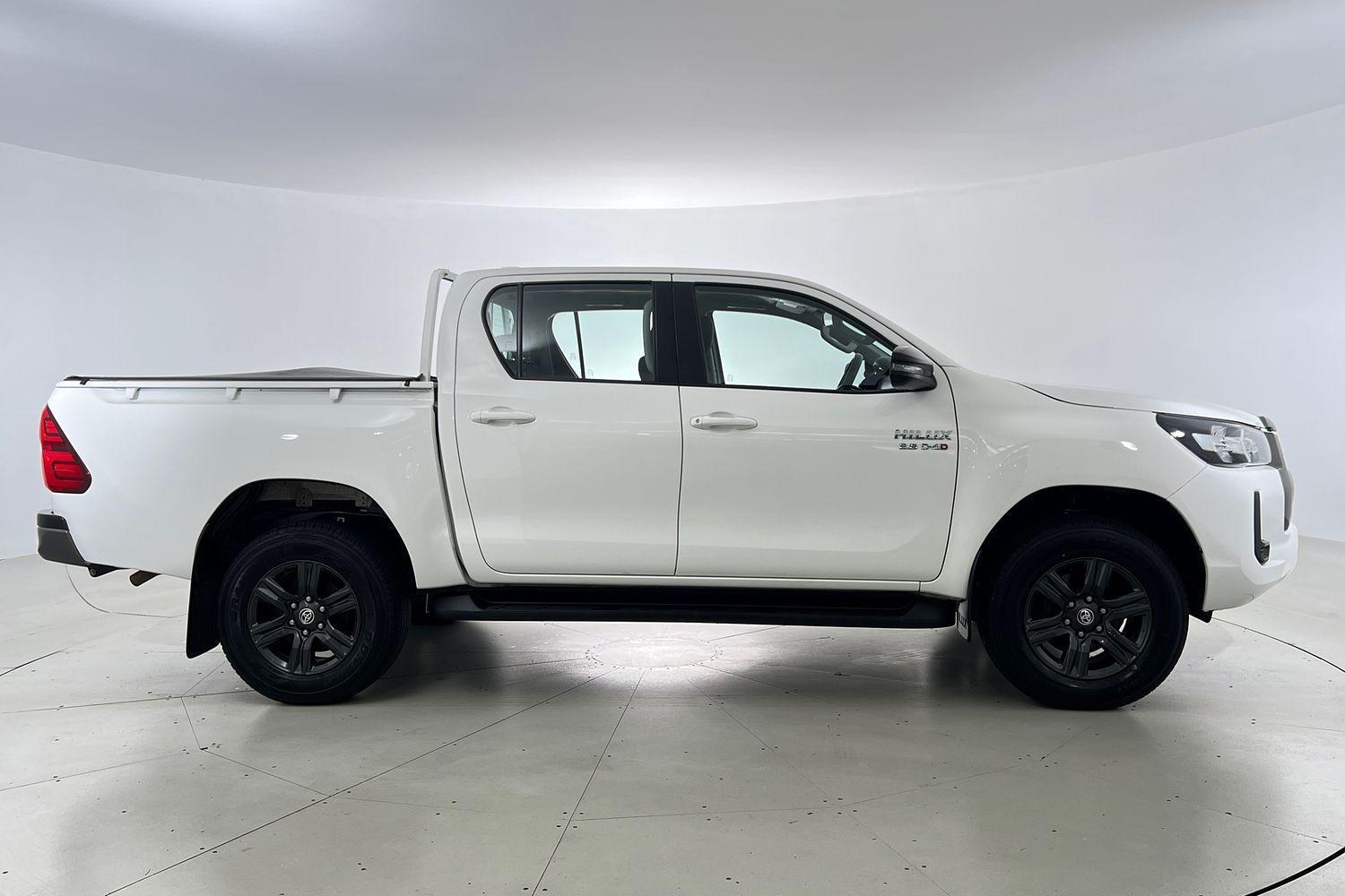 2023 Toyota Hilux SR in White