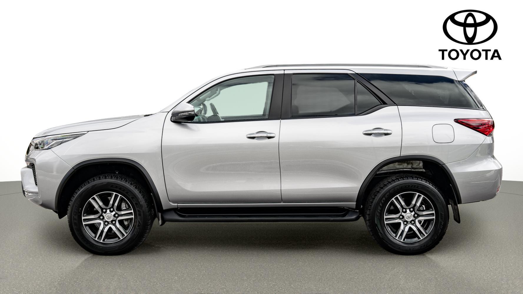 2025 Toyota Fortuner GXL in Silver