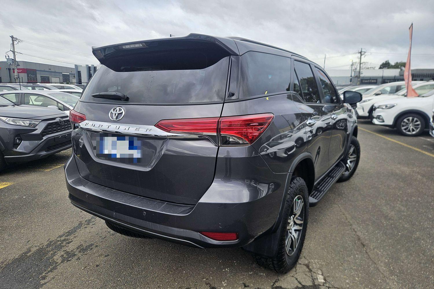 2015 Toyota Fortuner GXL in Silver