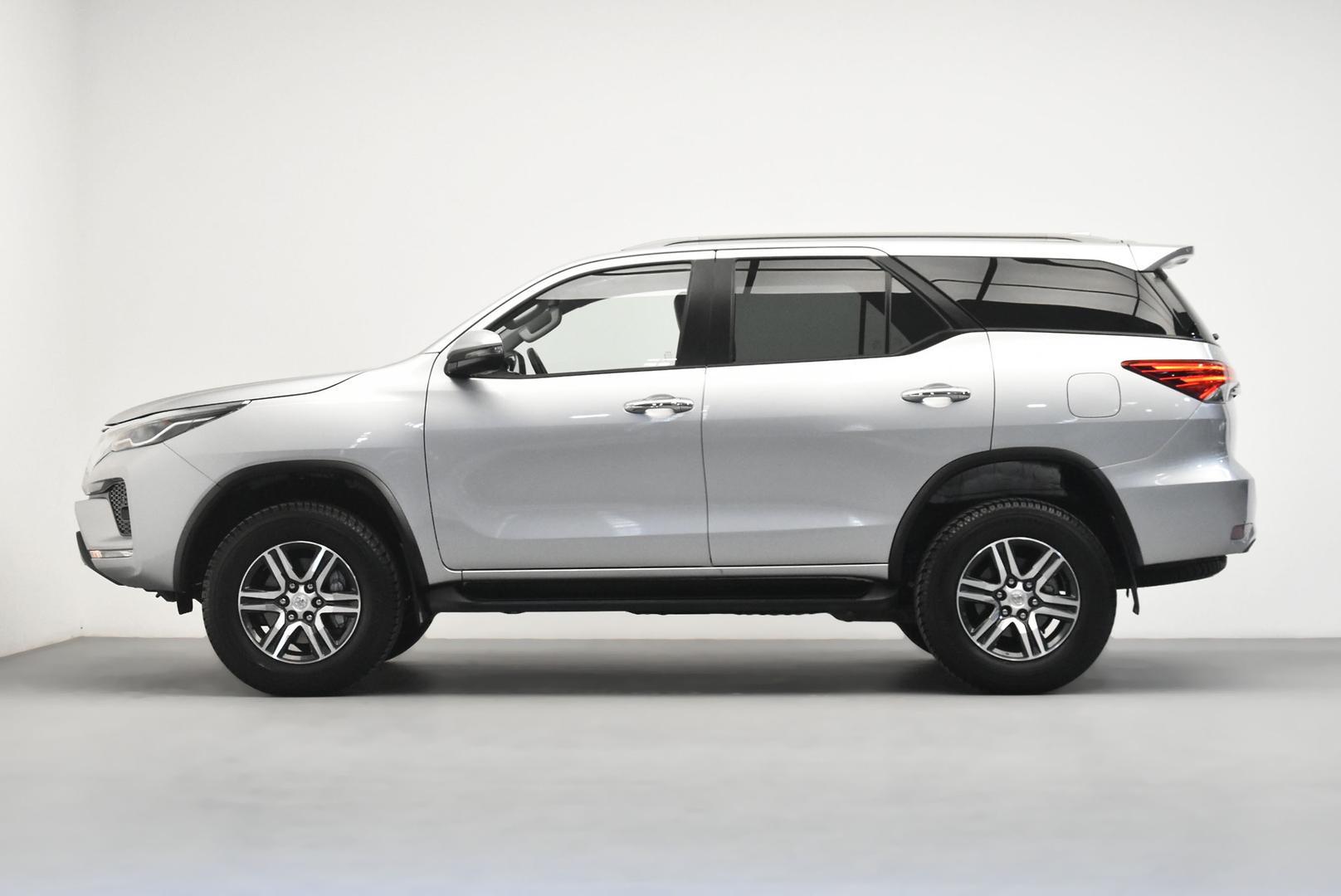 2025 Toyota Fortuner GXL in Silver