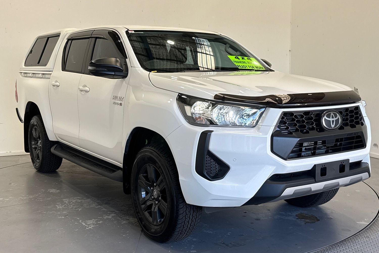 2025 Toyota Hilux SR in White