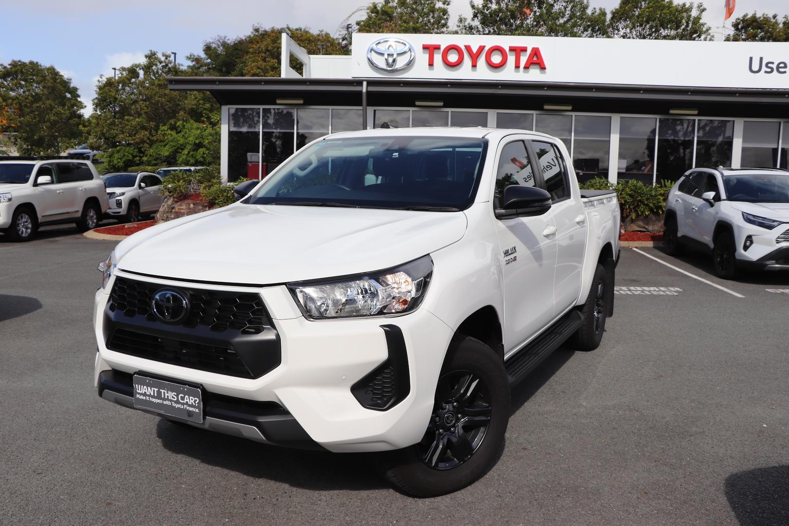 2025 Toyota Hilux SR in White