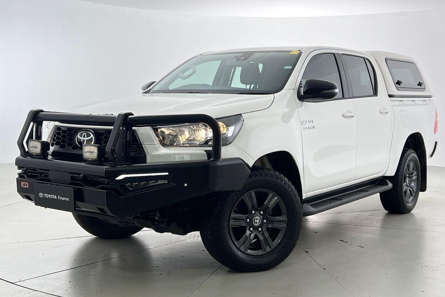 2025 Toyota Hilux SR in White