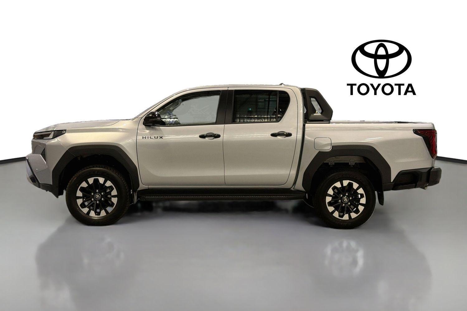 2025 Toyota Hilux SR5 in Silver