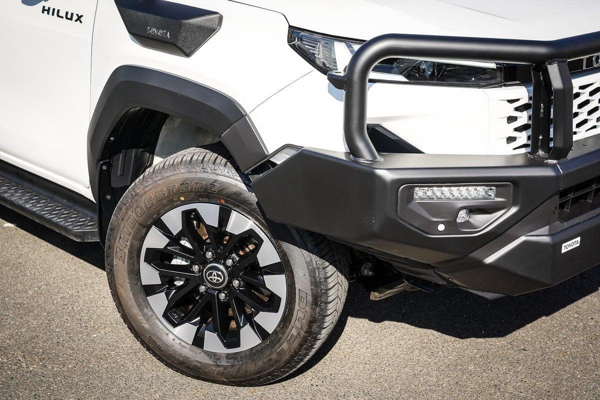 2025 Toyota Hilux SR5 in White