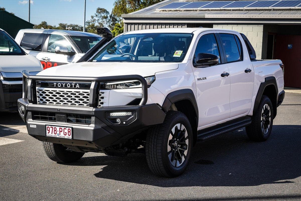 2025 Toyota Hilux SR5 in White