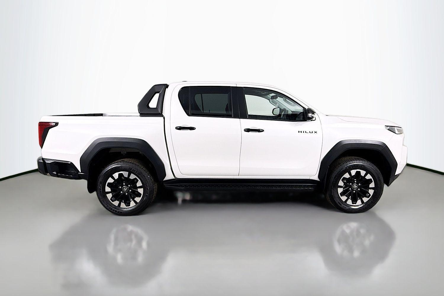 2025 Toyota Hilux SR5+ in White