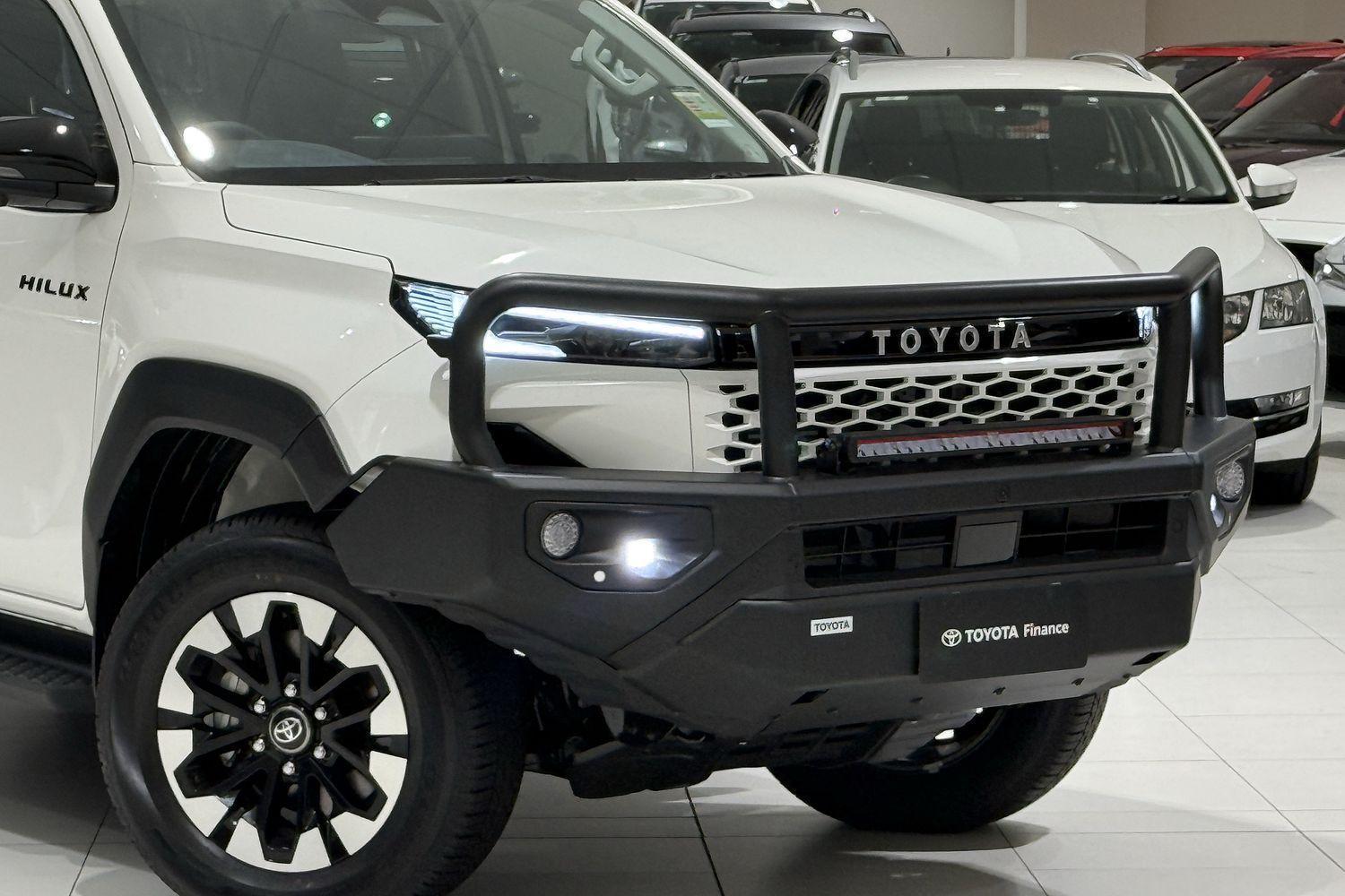 2025 Toyota Hilux SR5+ in White