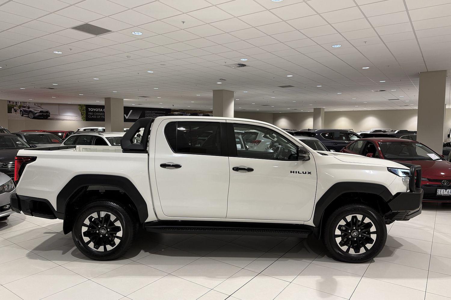 2025 Toyota Hilux SR5+ in White