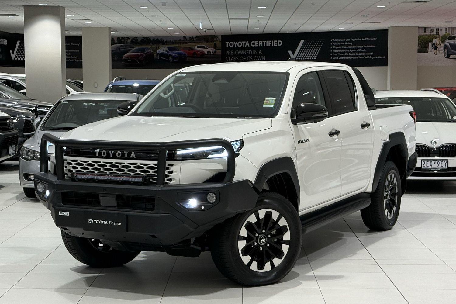 2025 Toyota Hilux SR5+ in White