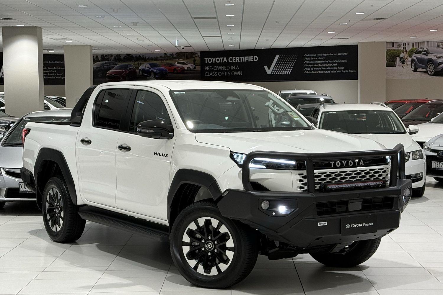 2025 Toyota Hilux SR5+ in White