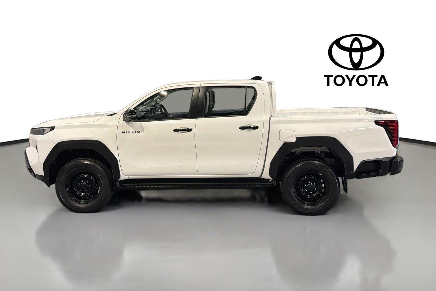 2025 Toyota Hilux SR in White
