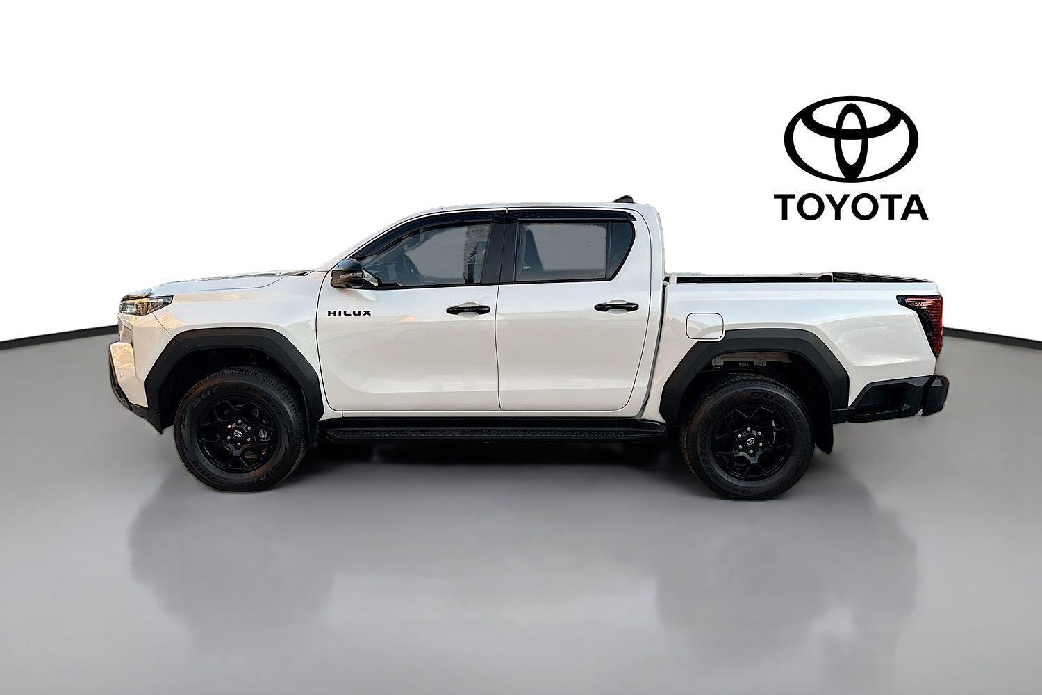 2025 Toyota Hilux SR in White
