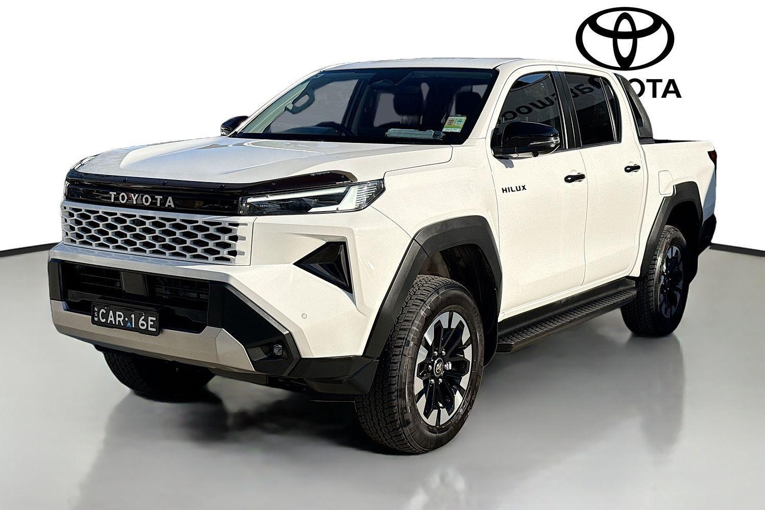 2025 Toyota Hilux SR5+ in White