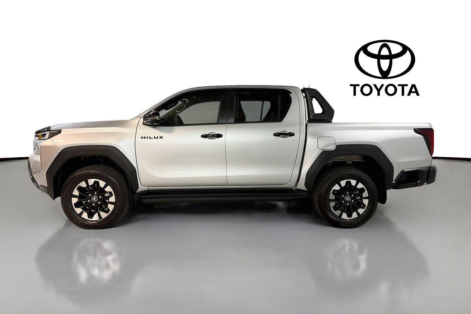 2025 Toyota Hilux SR5 in Silver
