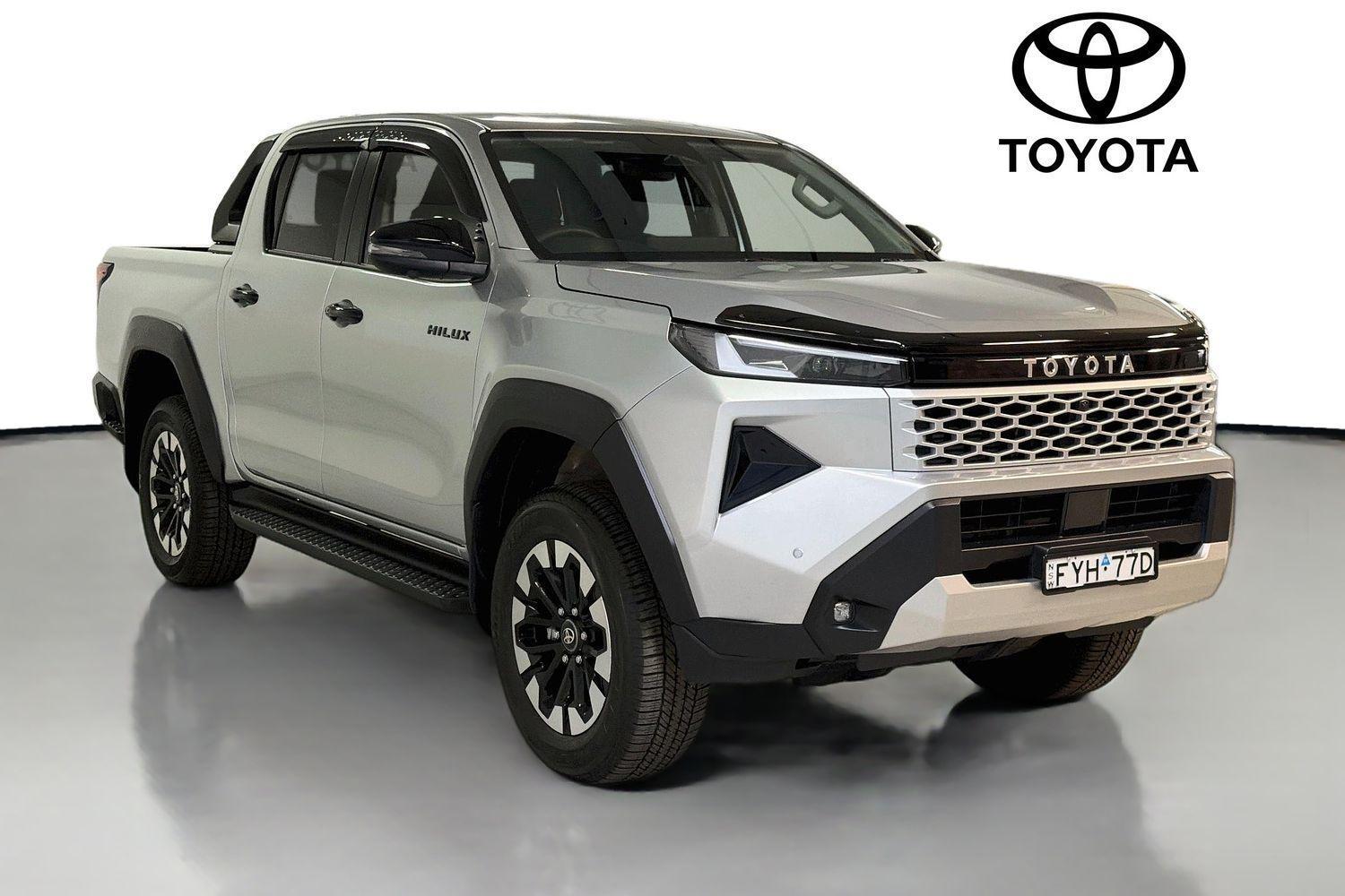 2025 Toyota Hilux SR5 in Silver