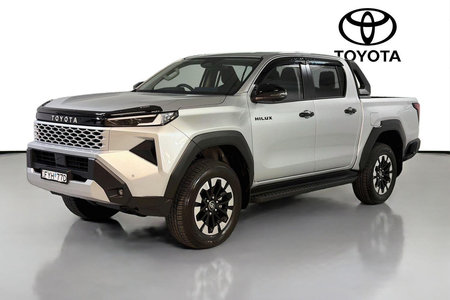 2025 Toyota Hilux SR5 in Silver