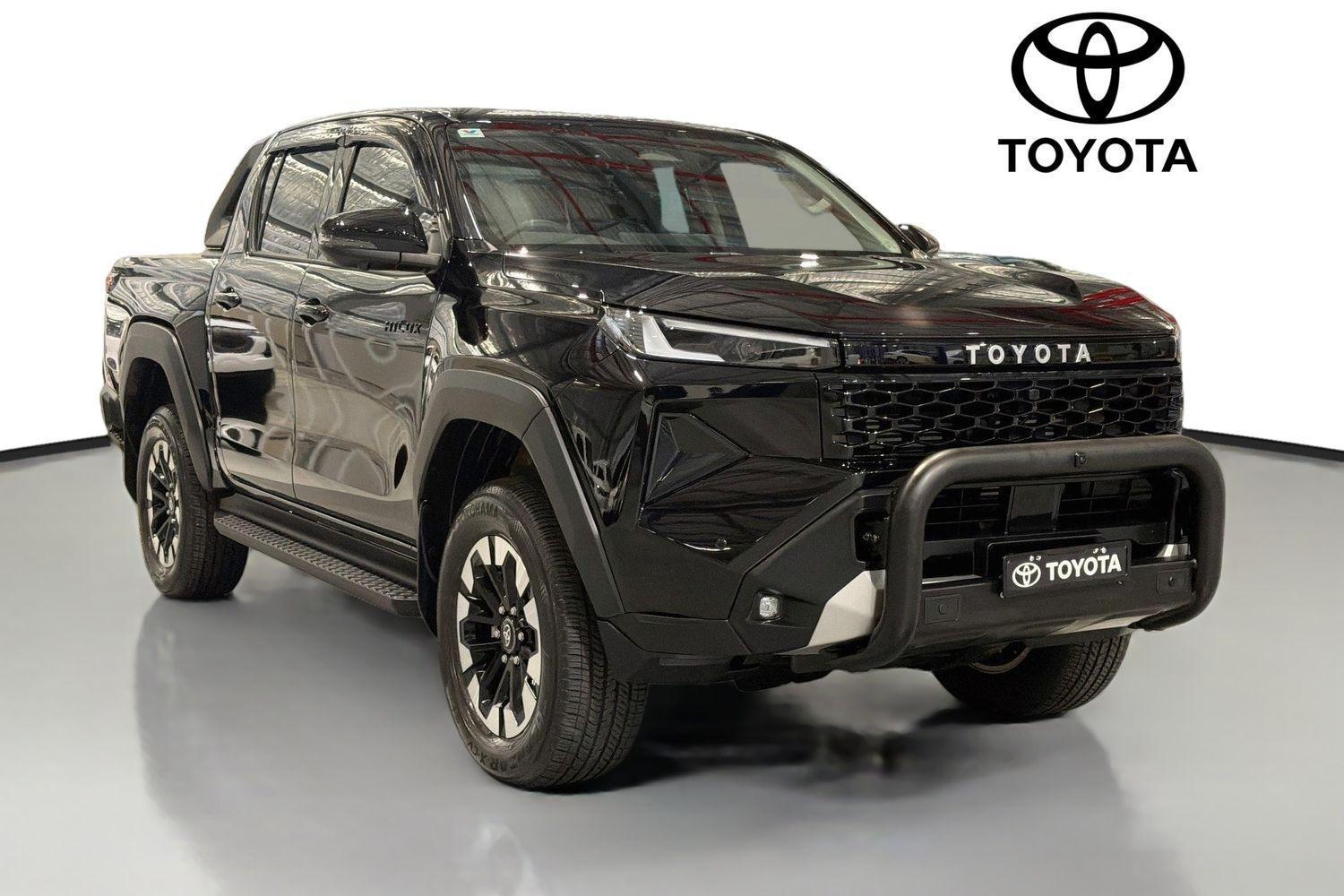 2025 Toyota Hilux SR5 in Black