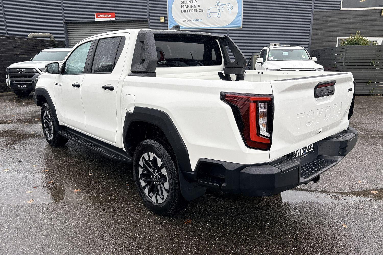 2025 Toyota Hilux SR5 in White