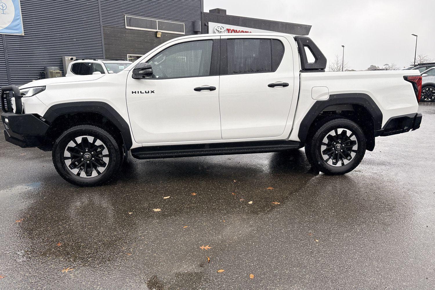 2025 Toyota Hilux SR5 in White