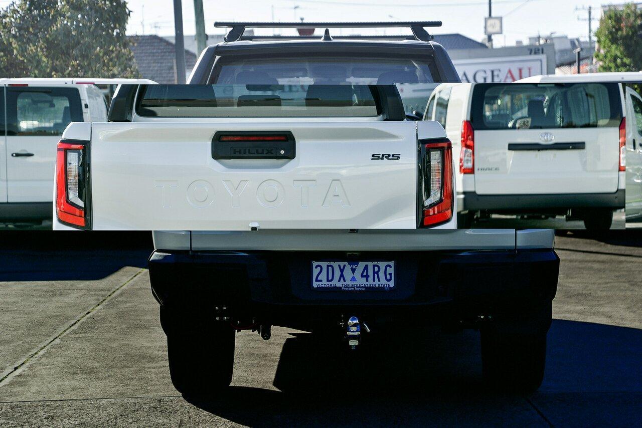 2025 Toyota Hilux SR5+ in White