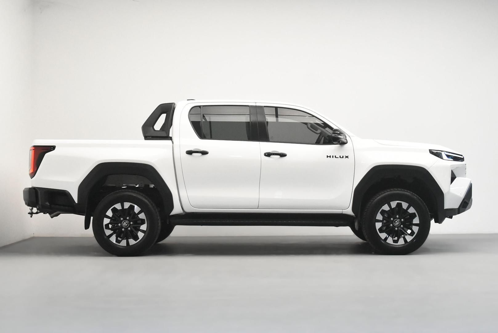 2025 Toyota Hilux SR5 in White