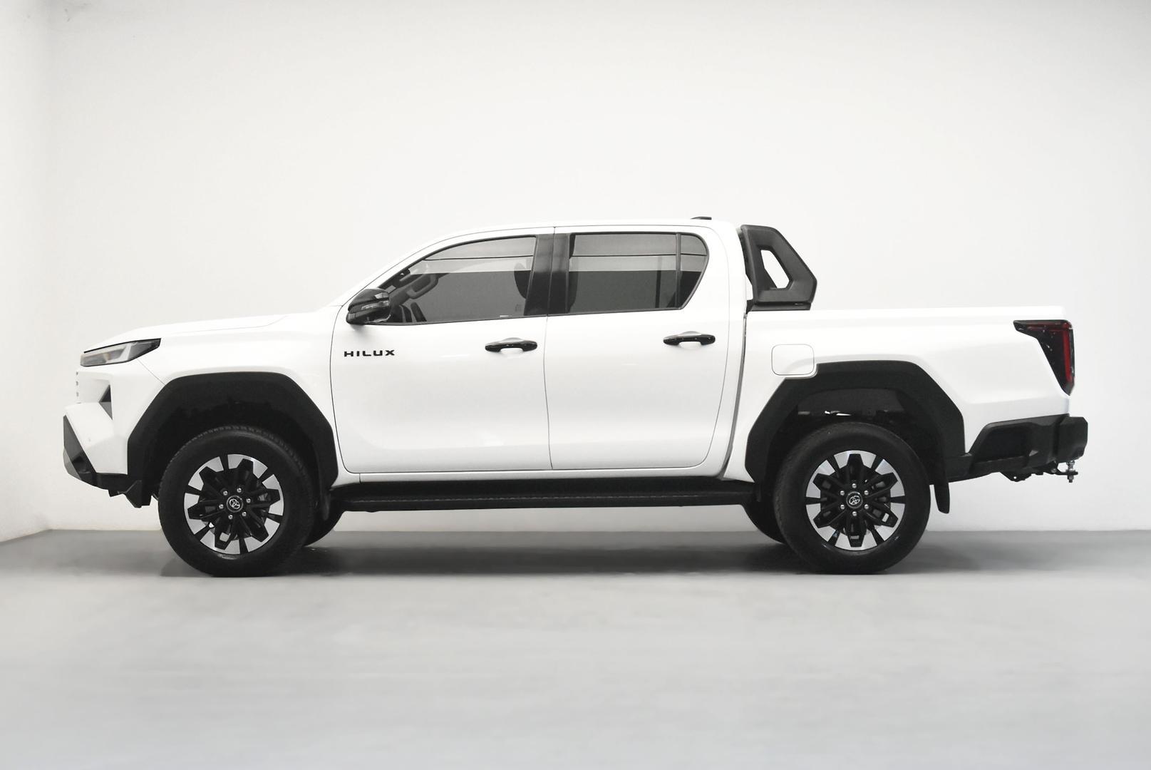 2025 Toyota Hilux SR5 in White