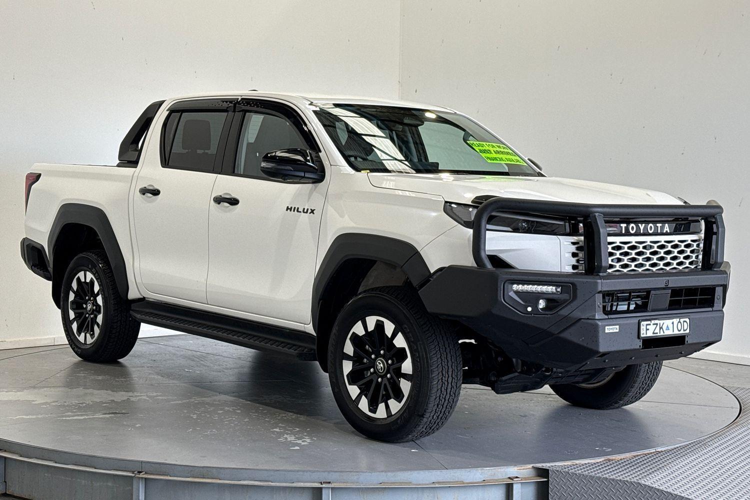 2025 Toyota Hilux SR5 in White