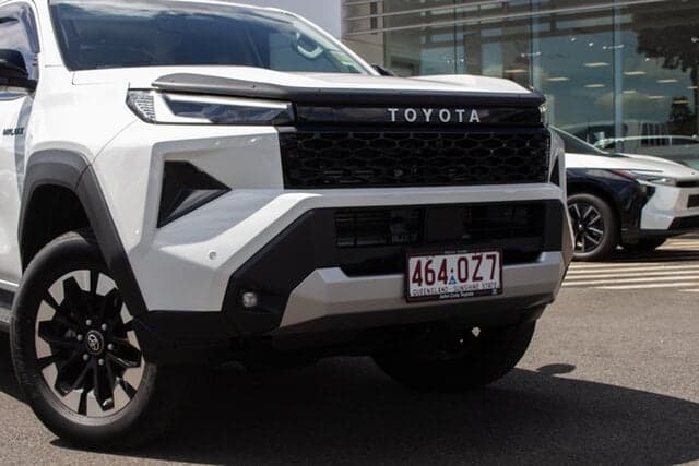 2025 Toyota Hilux SR5 in White