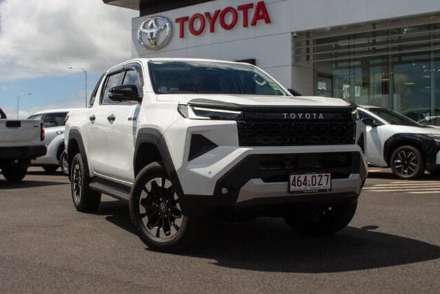 2025 Toyota Hilux SR5 in White