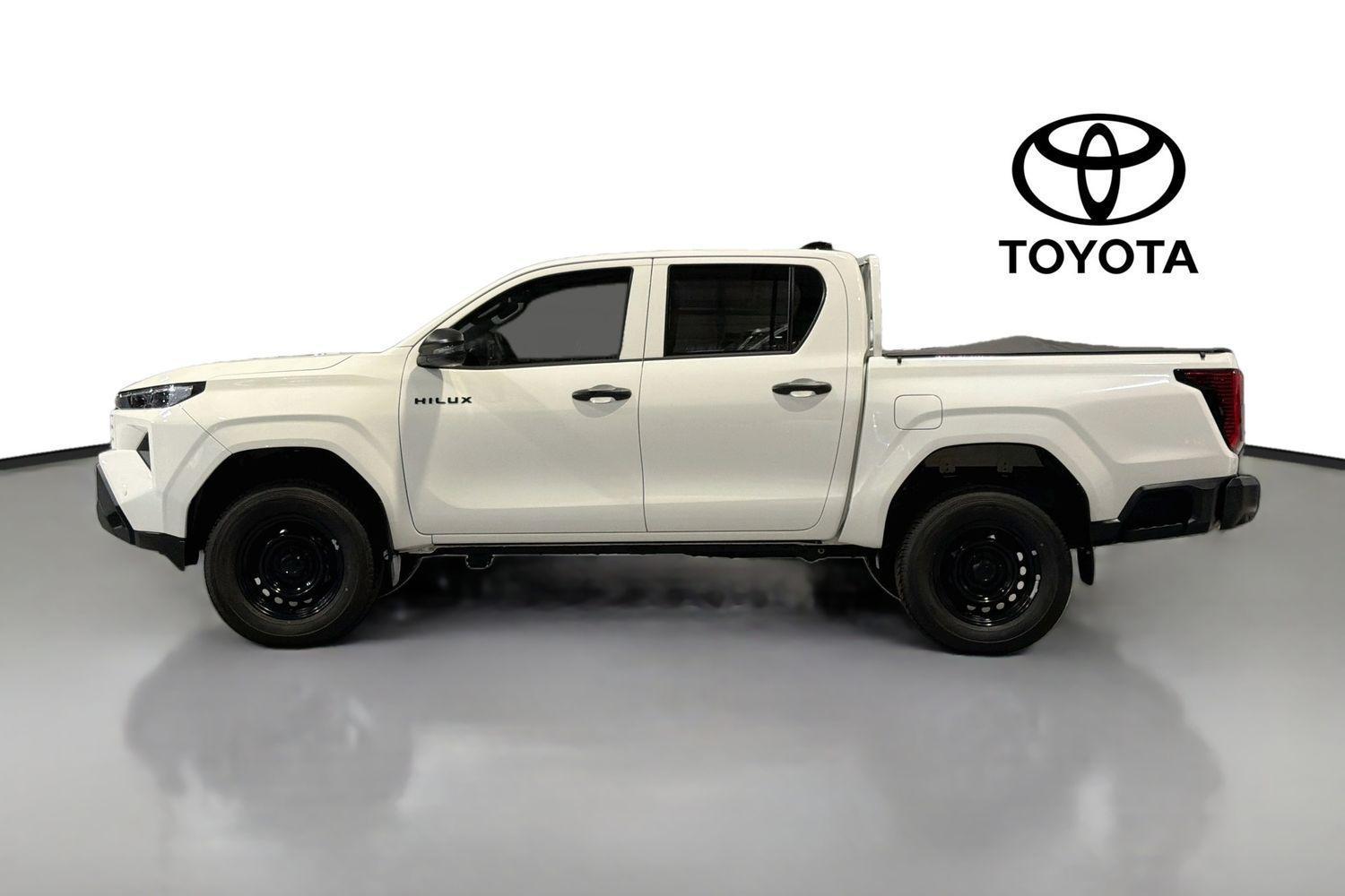 2025 Toyota Hilux Workmate in White
