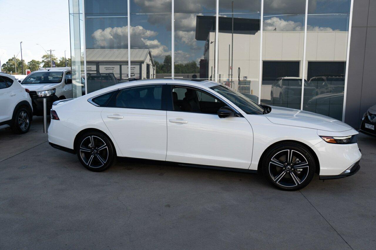 2024 Honda Accord e:HEV RS in Platinum White