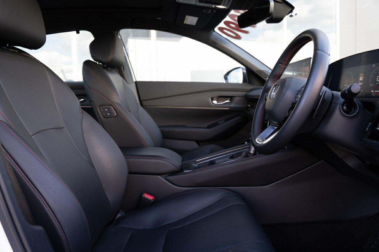 2024 Honda Accord e:HEV RS in Platinum White