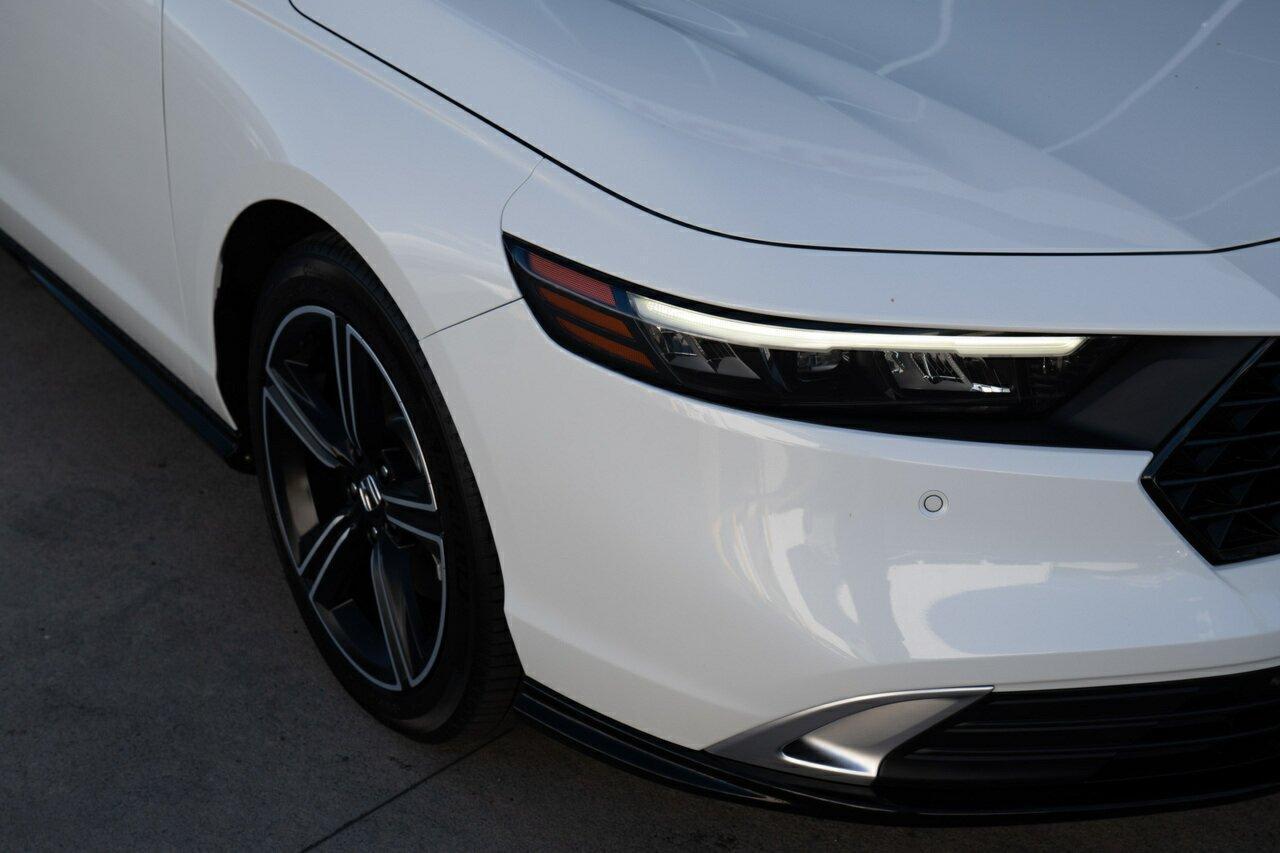 2024 Honda Accord e:HEV RS in Platinum White
