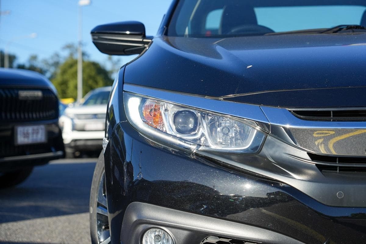 2018 Honda Civic VTi-L in Black