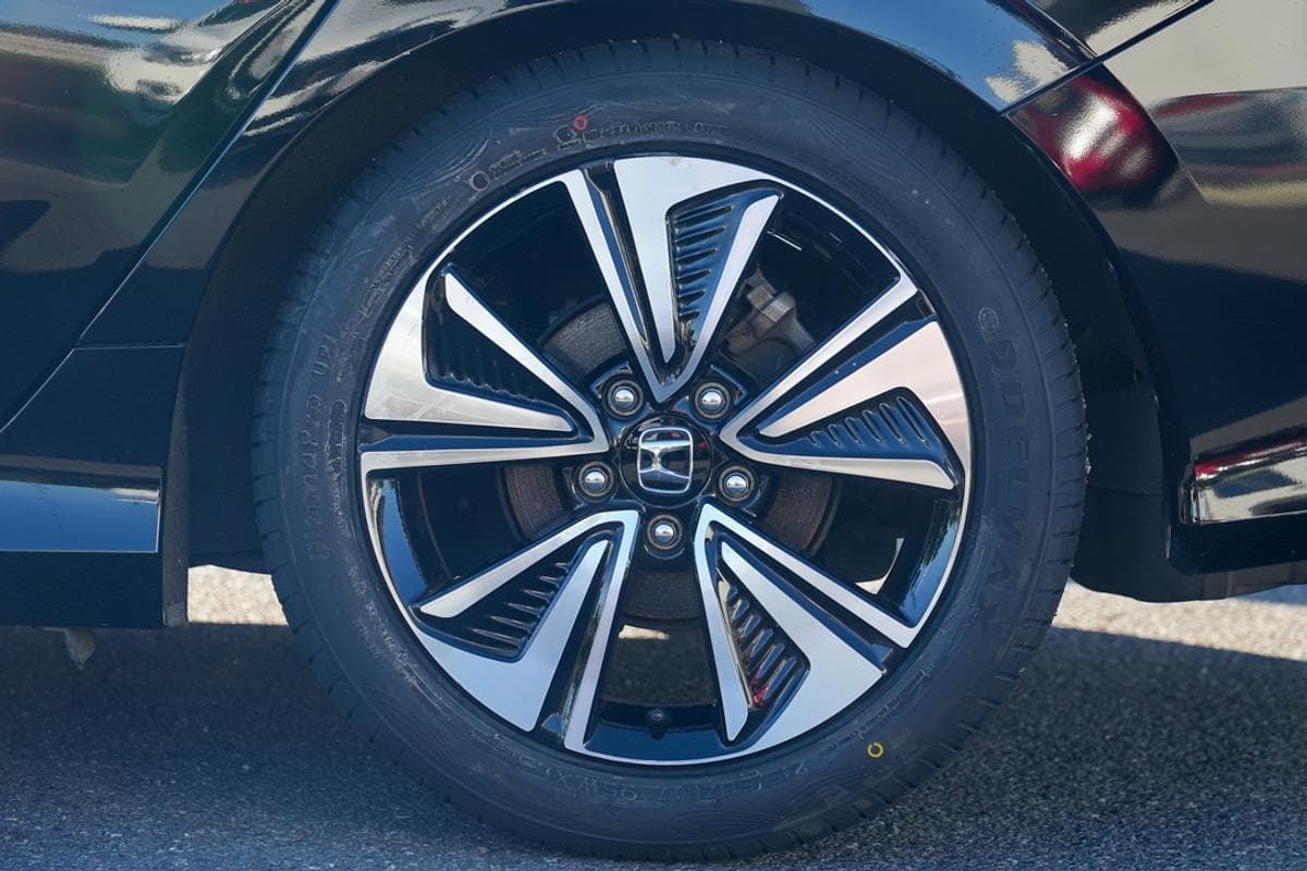 2018 Honda Civic VTi-L in Black