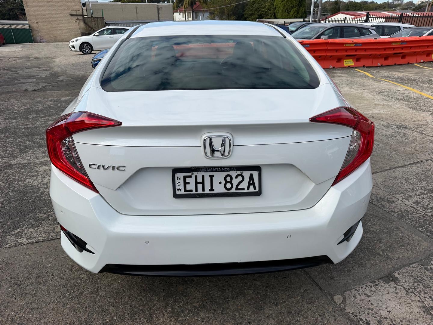 2020 Honda Civic VTi-S in White