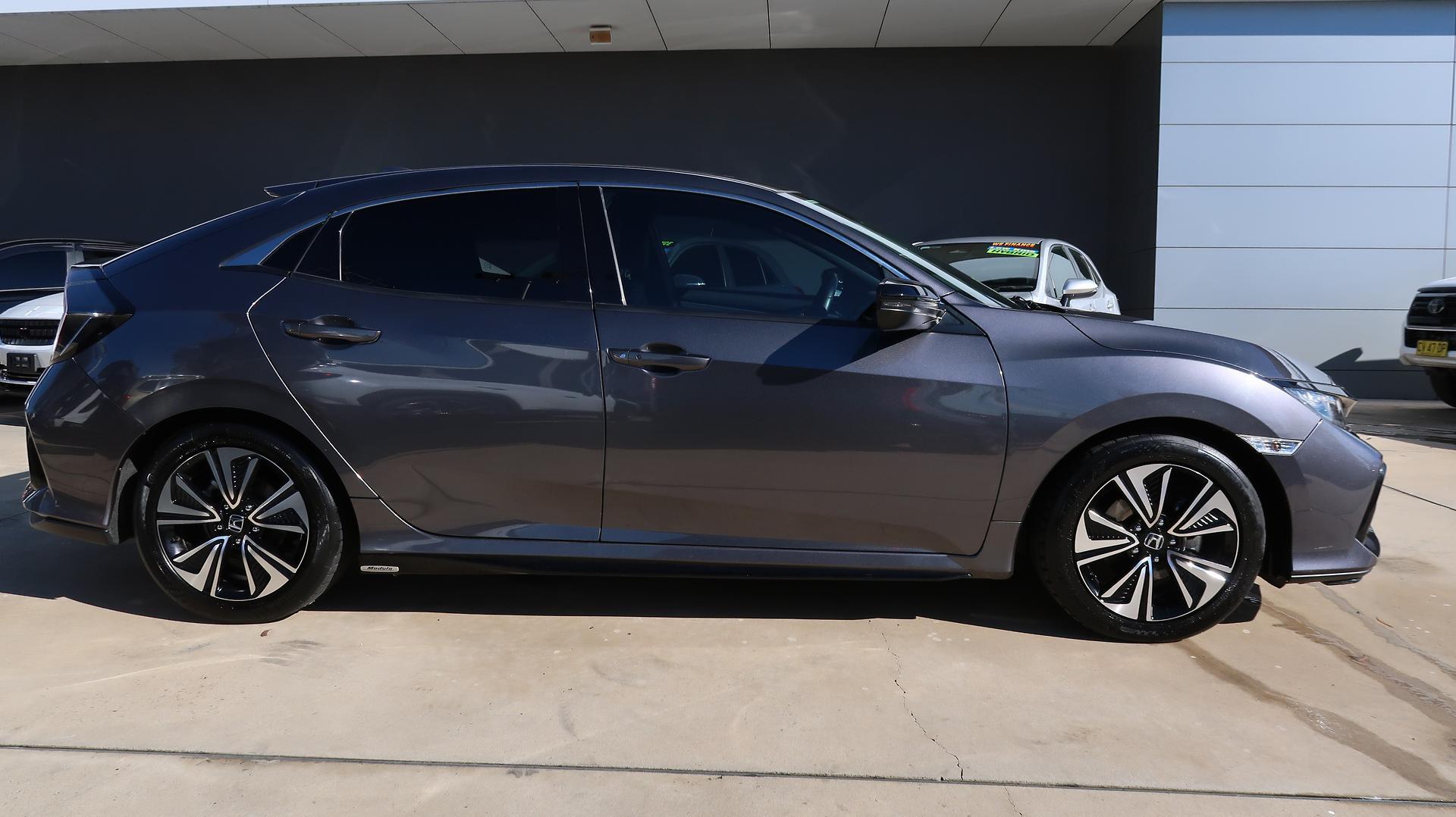 2018 Honda Civic VTi-LX in Grey