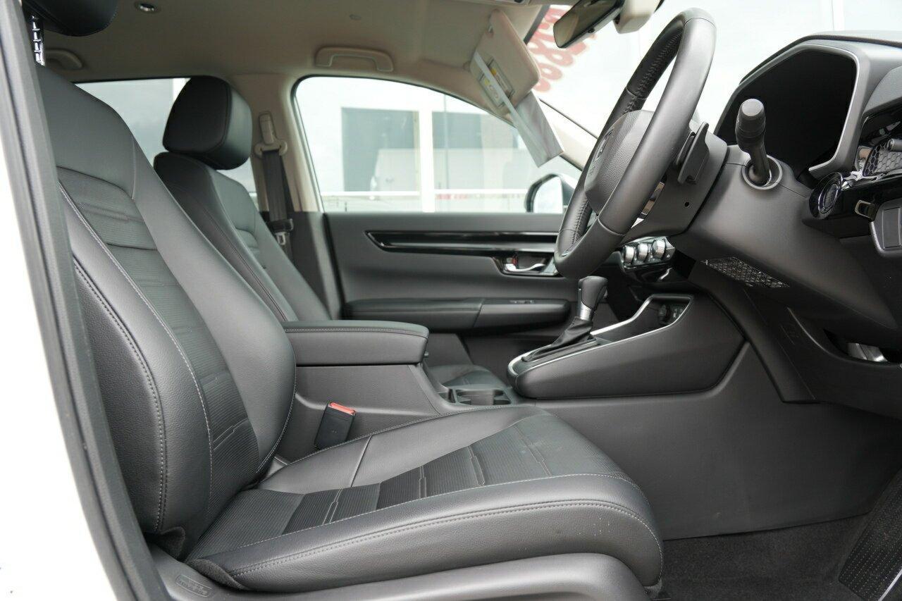 2024 Honda CR-V VTi L in Platinum White