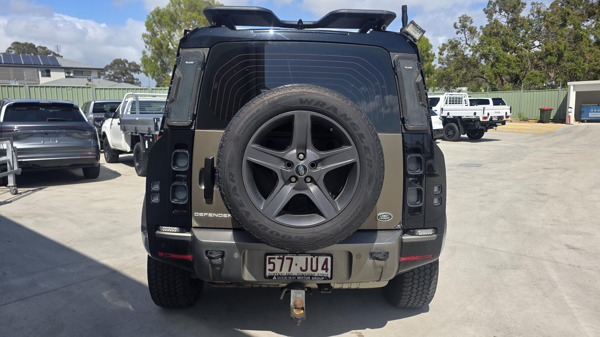 2023 Land Rover Defender 110 D300 X-Dynamic SE in Gold