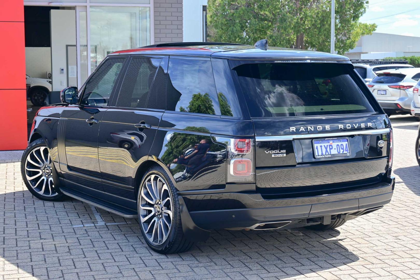 2020 Land Rover Range Rover SDV8 Vogue in Black