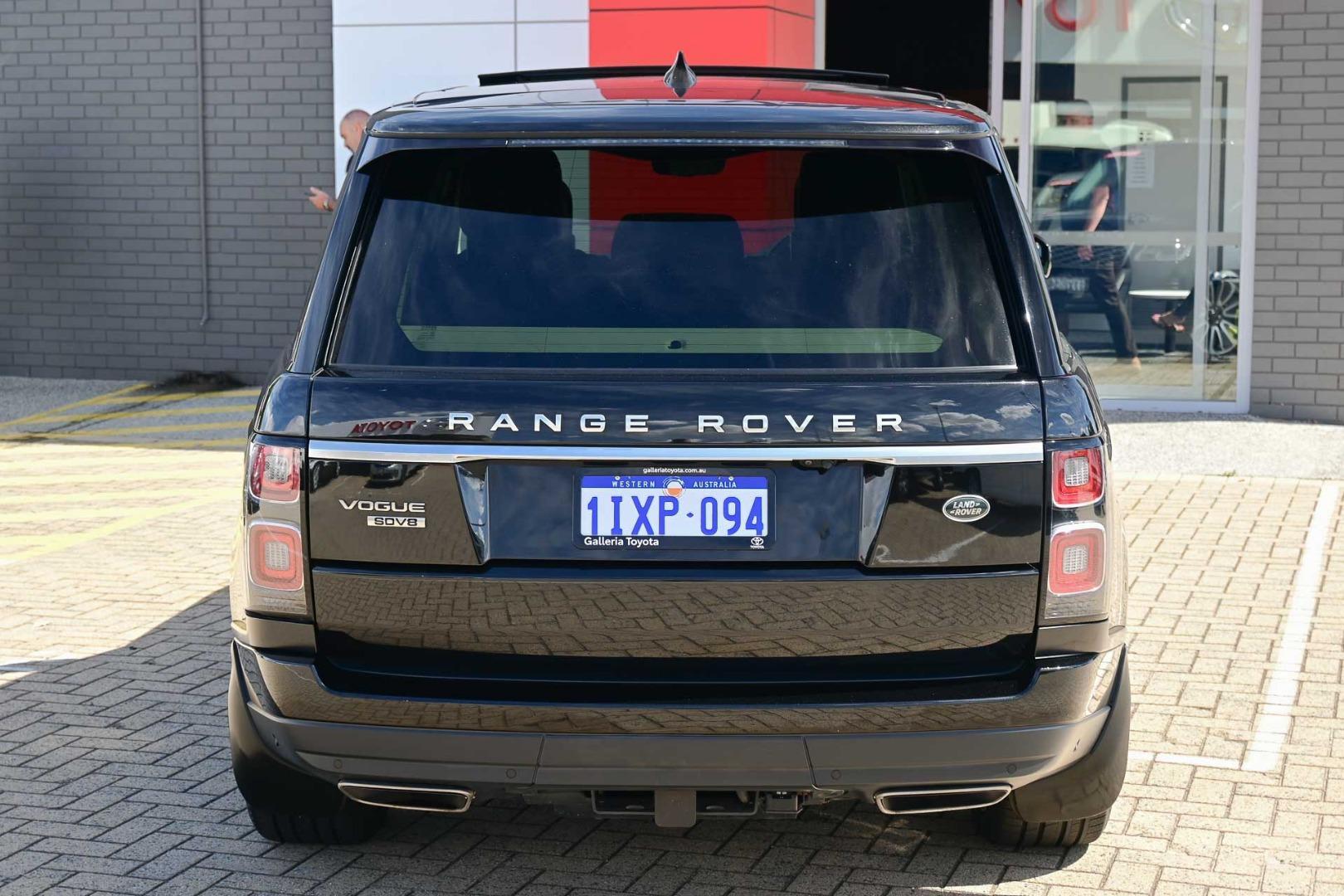 2020 Land Rover Range Rover SDV8 Vogue in Black