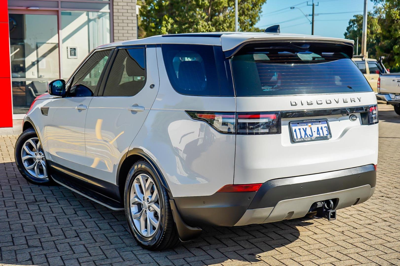 2020 Land Rover Discovery SD4 SE in White