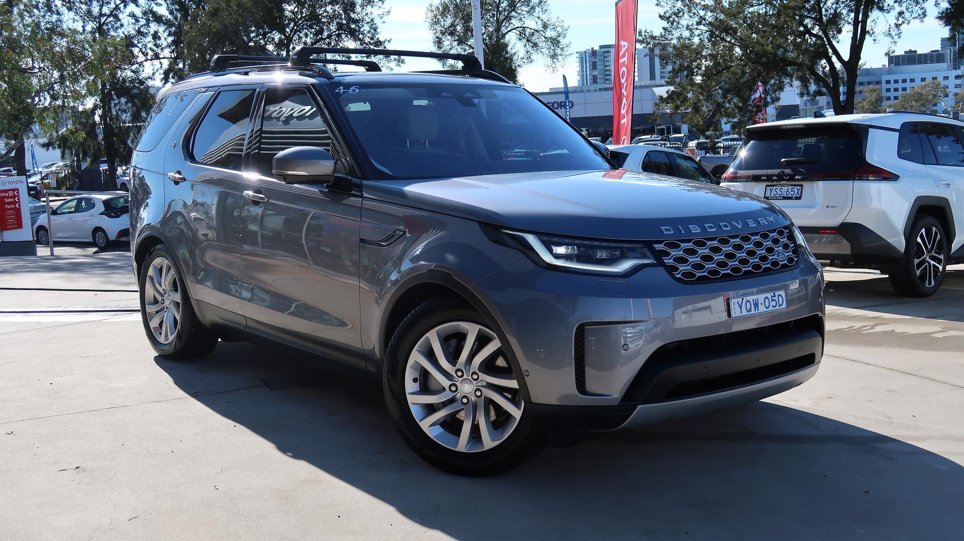 2023 Land Rover Discovery D300 SE in Grey